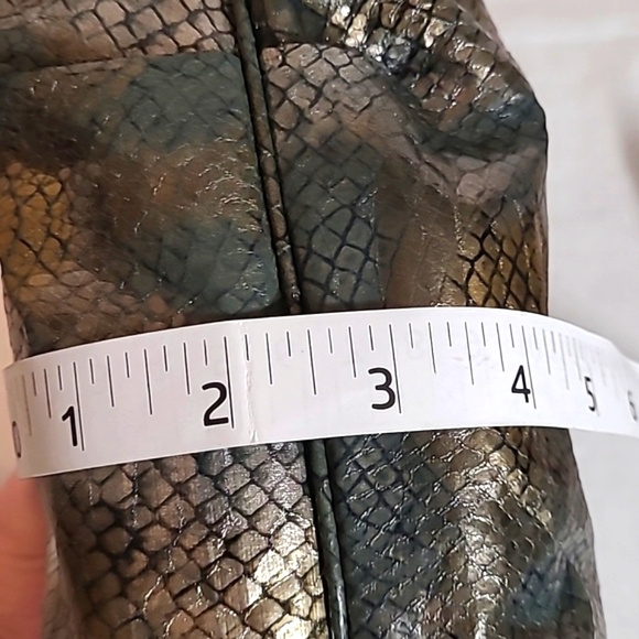 Simply Vera Hand Bag - Picture 7 of 10